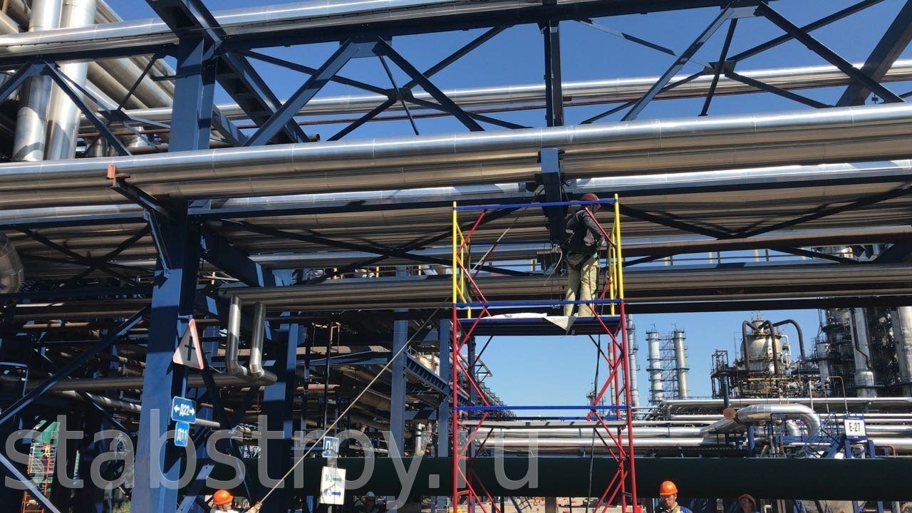 Демонтаж трубопроводов на АО «Газпромнефть-МНПЗ»